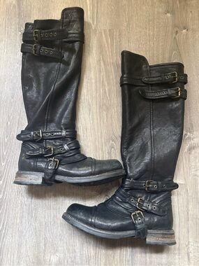 UGG Street High Leather Buckle Made in Italy